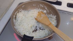 玉ねぎ炒める.JPG