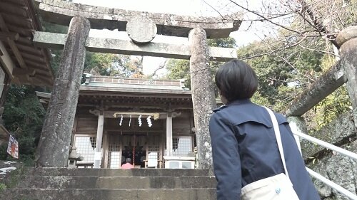 西山神社神社前入る.jpg