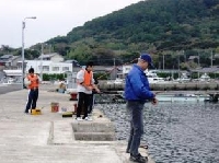 波止場で小魚釣り体験（小値賀町）