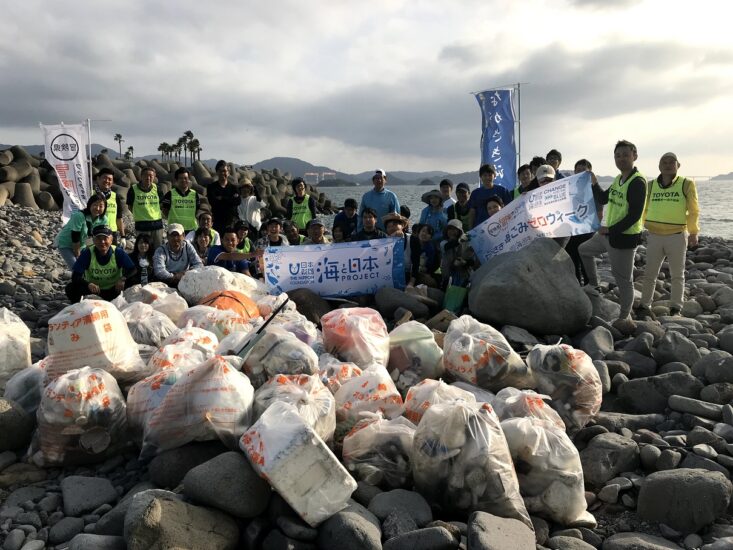 長崎市福田の海で海ごみ拾い　