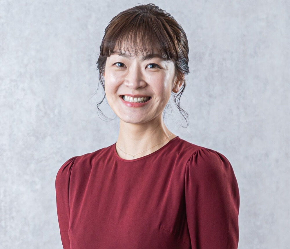 坂本麻衣さん (フリーアナウンサー / 英語講師)