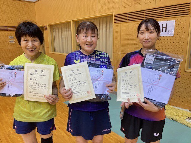 s-第48回KTN杯長崎県レディース卓球選手権大会写真　シルバークラス表彰.jpg
