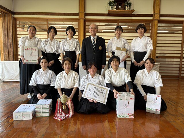 第３４回ＫＴＮ杯争奪長崎県弓道大会s-女子団体・個人入賞者.jpg